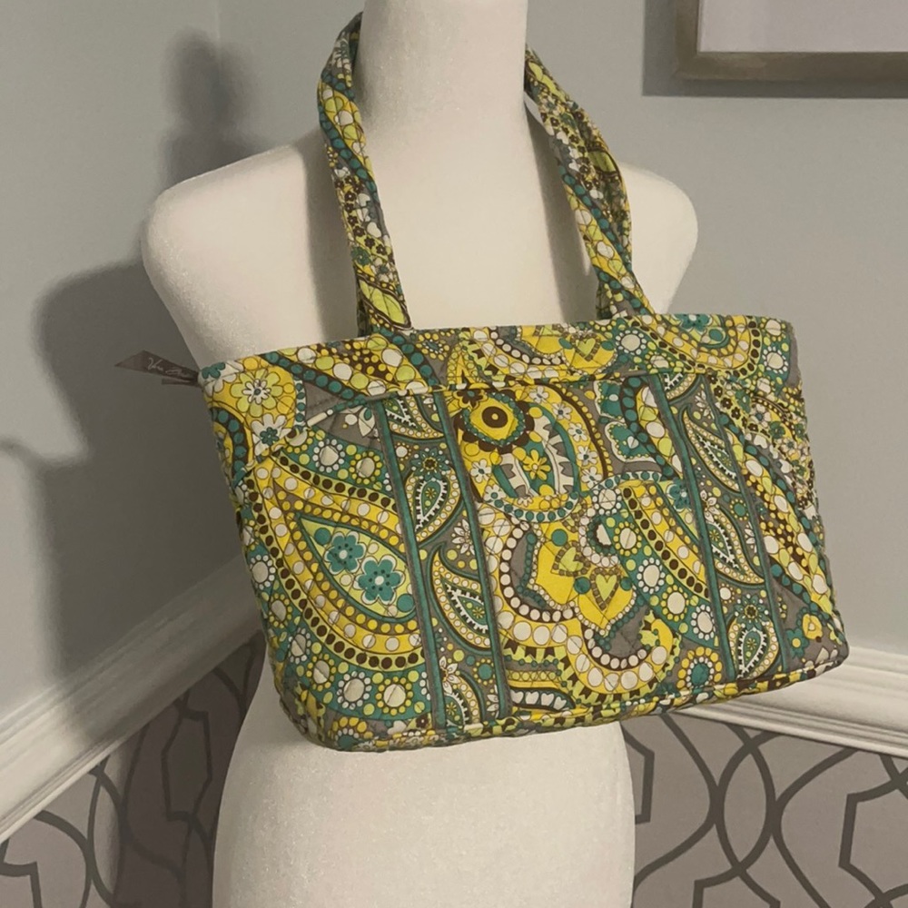 Vera Bradley Lemon Parfait Quilted Handbag with zipper closure